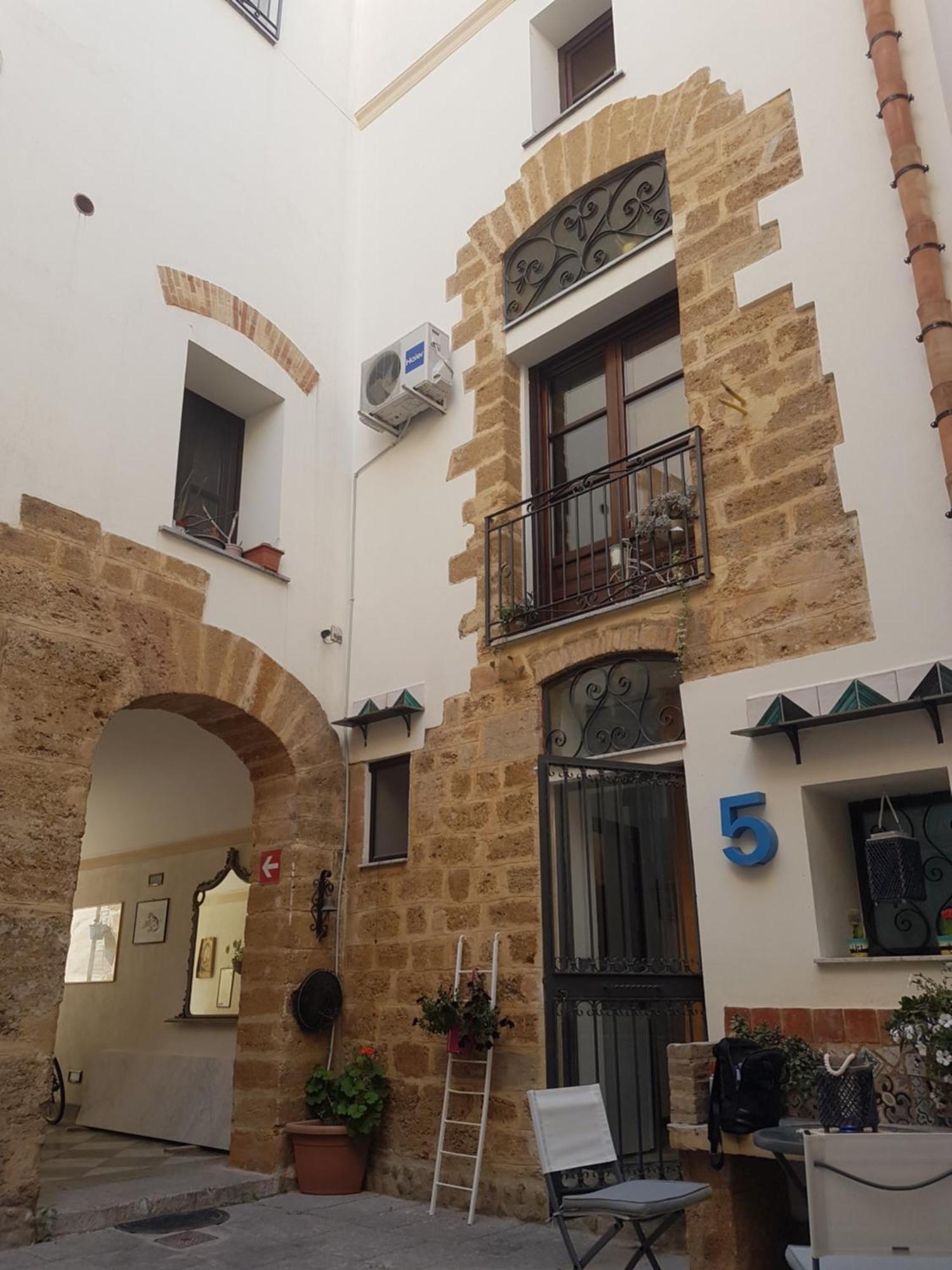 Vernagallo's House 2 *